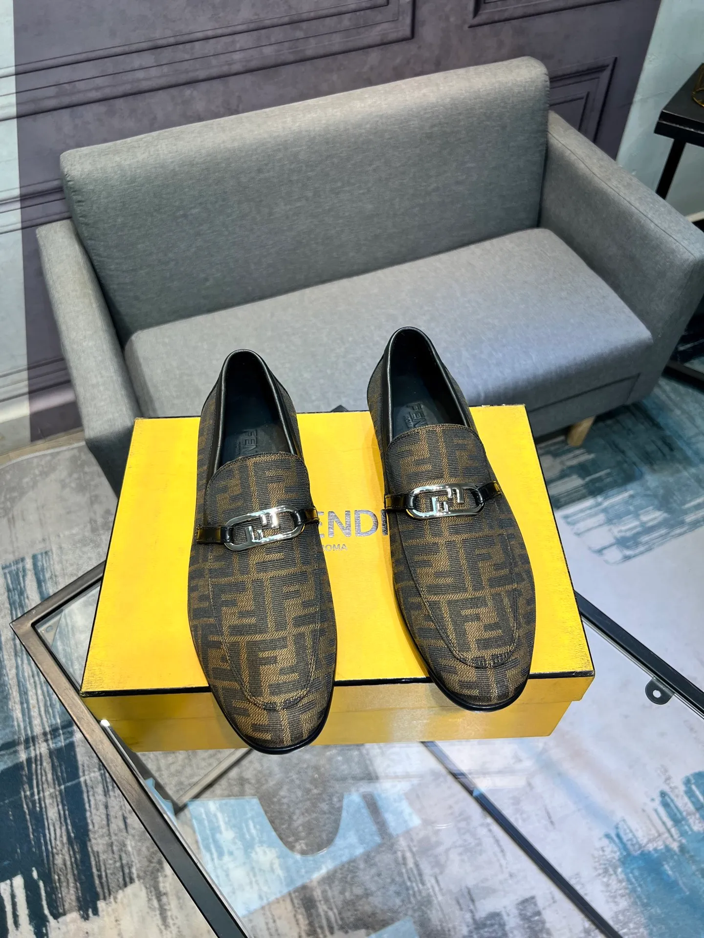 Men's shoes 💰940 [FENDI] Fendi men's business casual leather shoes imported brand cloth/calf leather/open edge beads/brand logo printing -Inner lining: comfortable cowhide lining -Outsole: genuine leather outsole with rubber backing embedded in the heel, perfect injection molding -Super high quality control·Fine workmanship: highlighted (high-end·luxury·grade) -Size: 39-44.38.45.46 Customized, non-returnable